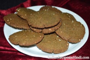 bajra mathri image, बाजरे की मीठी मट्ठी बनाने की विधि, bajra mathi recipe in Hindi