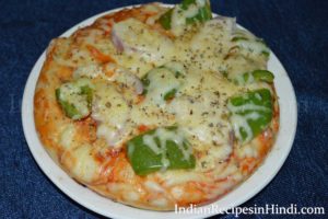onion capsicum pizza, pyaz shimla mirch pizza, onion pan pizza recipe in Hindi, pizza image